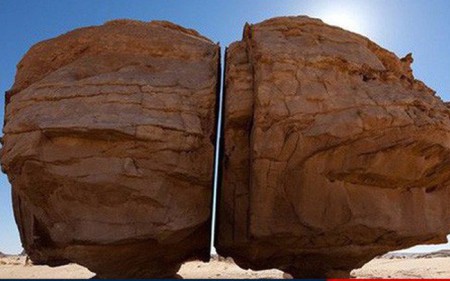 2 tảng đá được chọn để khắc tượng phật khiến nhiều người suy ngẫm